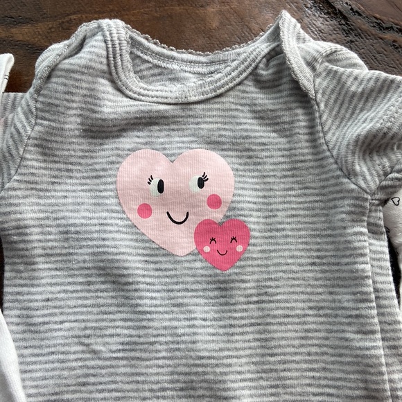 ❤️ Carter’s Newborn Bundle of Onesies #144 - Picture 7 of 9